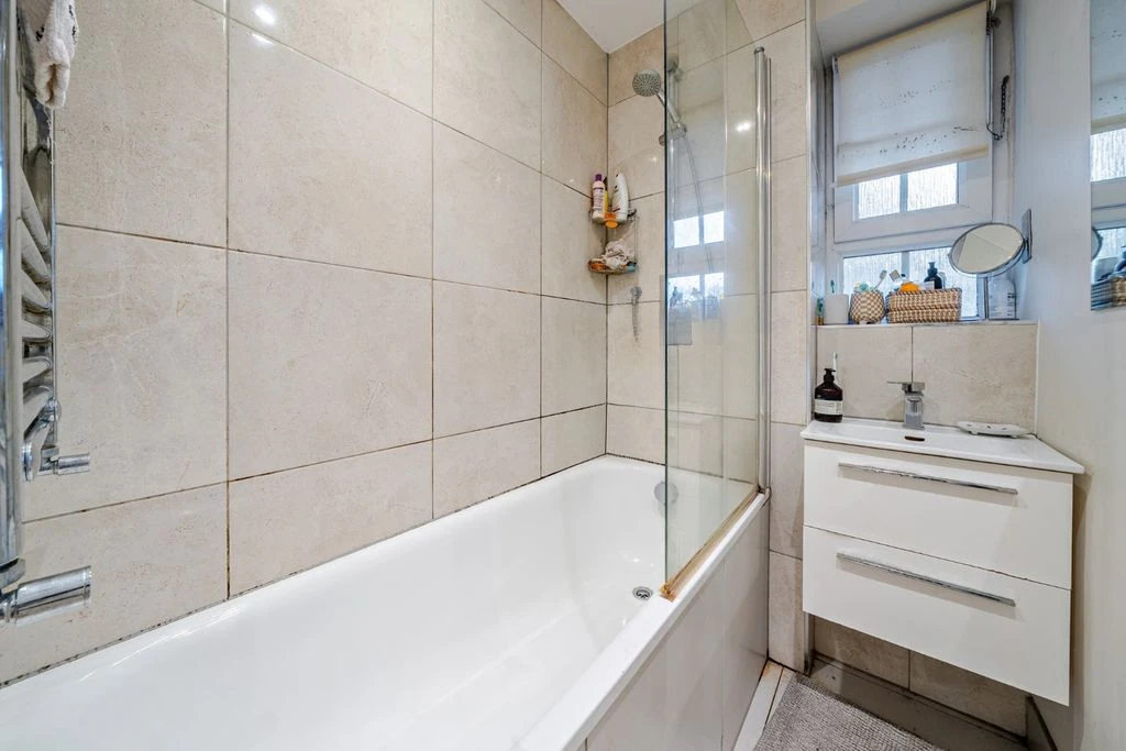 Flat in London, United Kingdom, 56 m² - picture 10