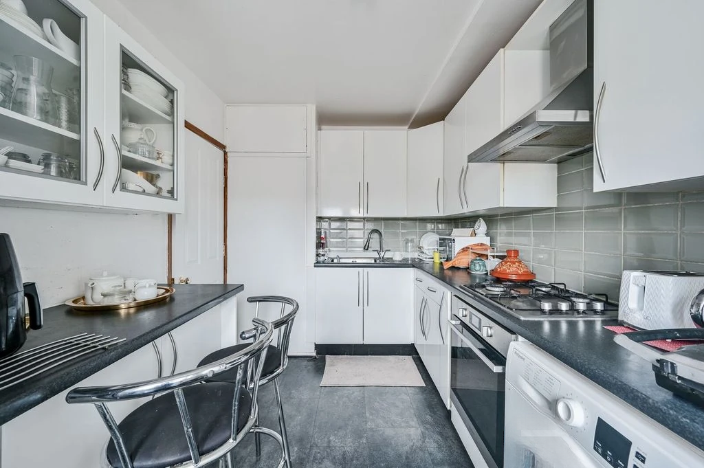 Flat in London, United Kingdom, 59 m² - picture 10