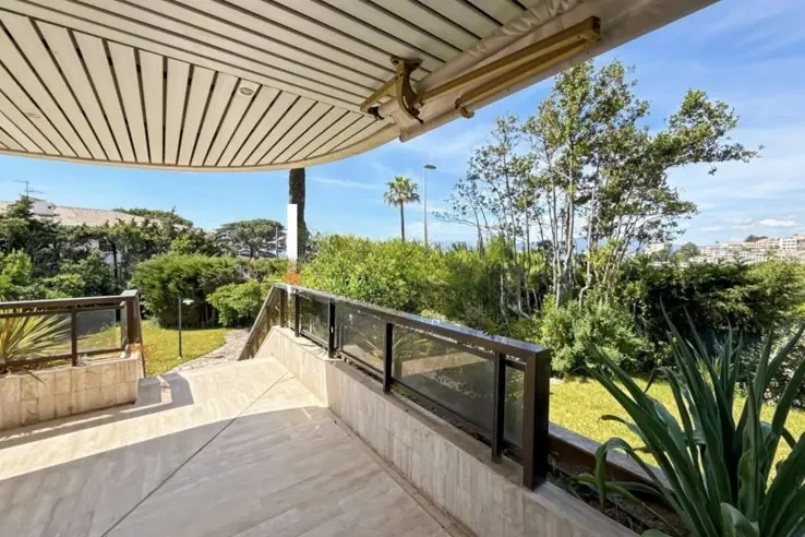 Flat in Cannes, France, 270 m² - picture 1