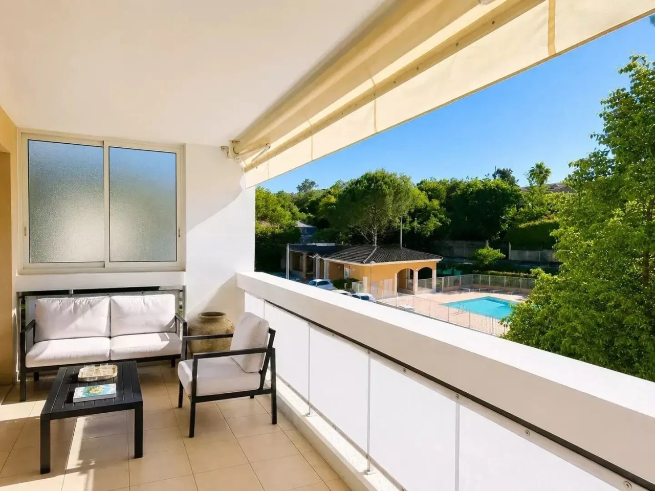 Flat in Cannes, France, 90 m² - picture 1