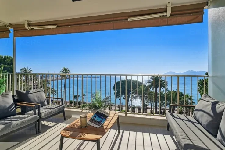 Flat in Cannes, France, 70 m² - picture 1