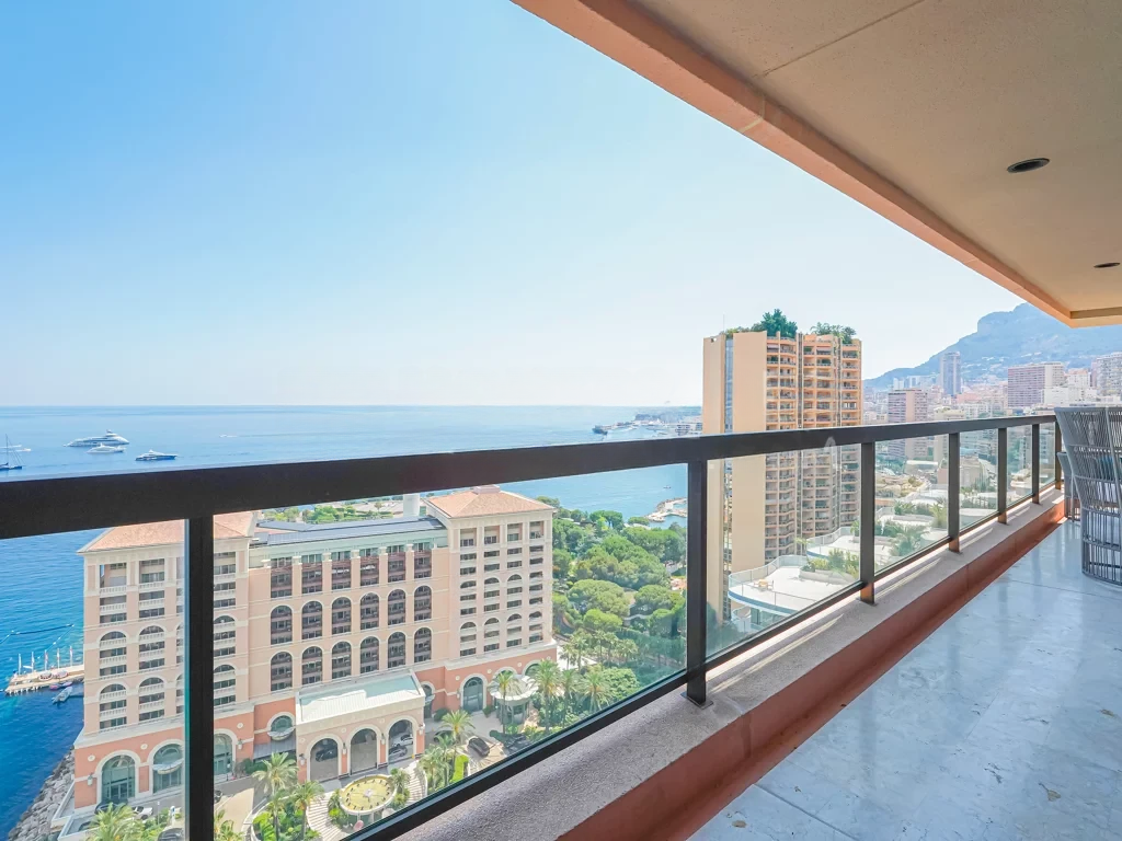 Flat in Saint Roman, Monaco, 155 m² - picture 1