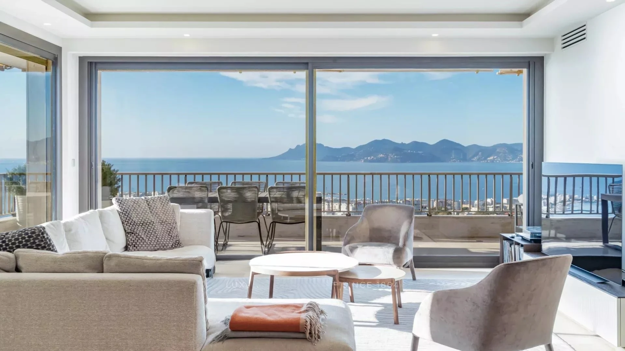 Flat in Cannes, France, 170 m² - picture 1