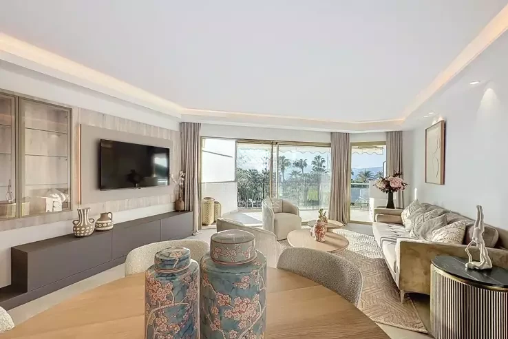 Flat in Cannes, France, 95 m² - picture 1