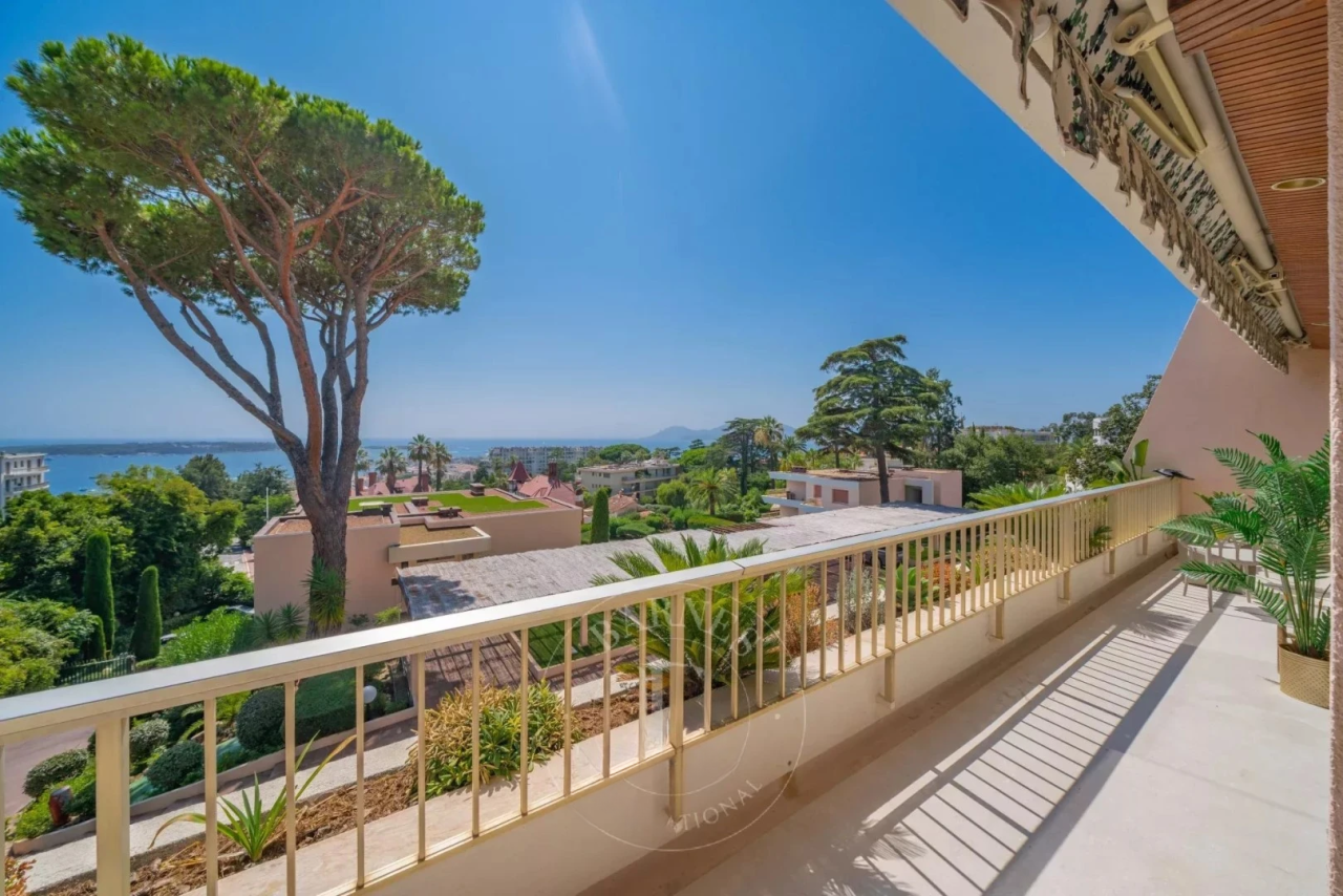Flat in Cannes, France, 121 m² - picture 1