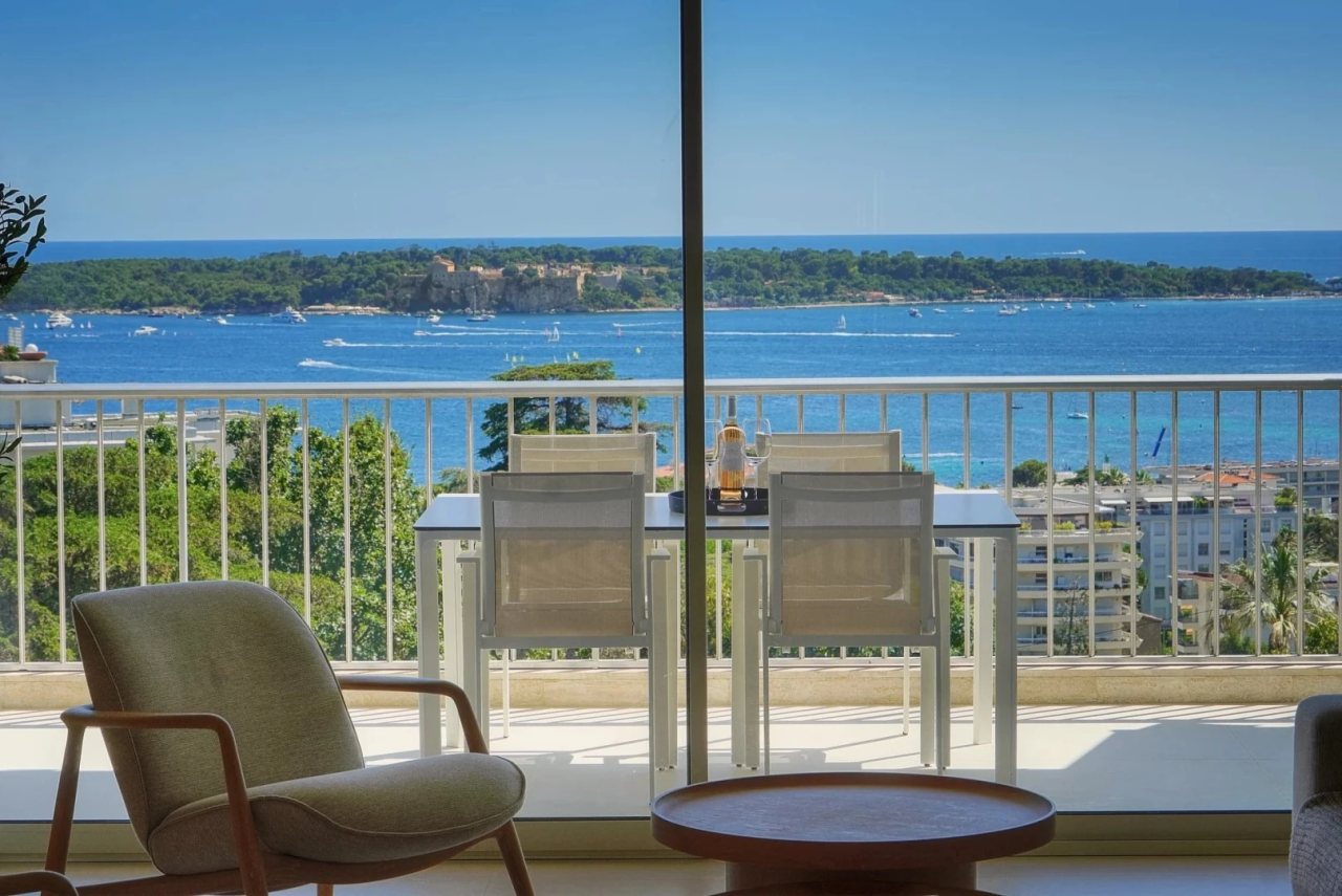 Flat in Cannes, France, 105 m² - picture 1