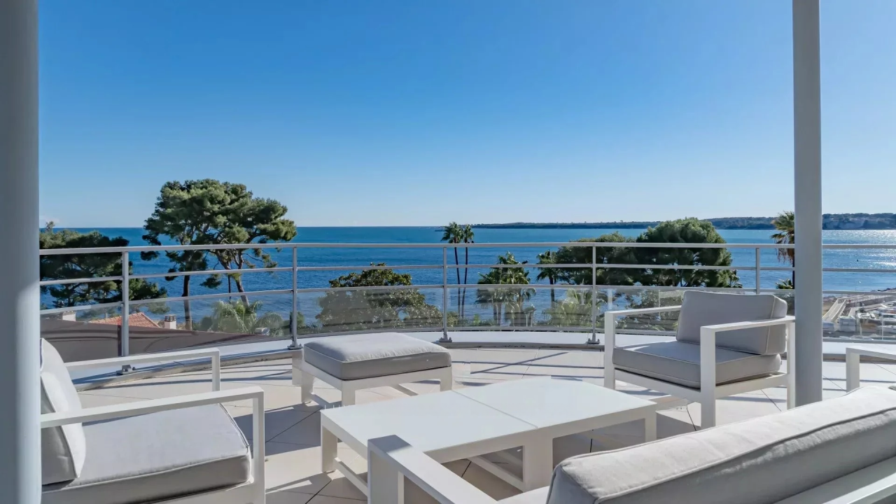 Flat in Cannes, France, 144 m² - picture 1