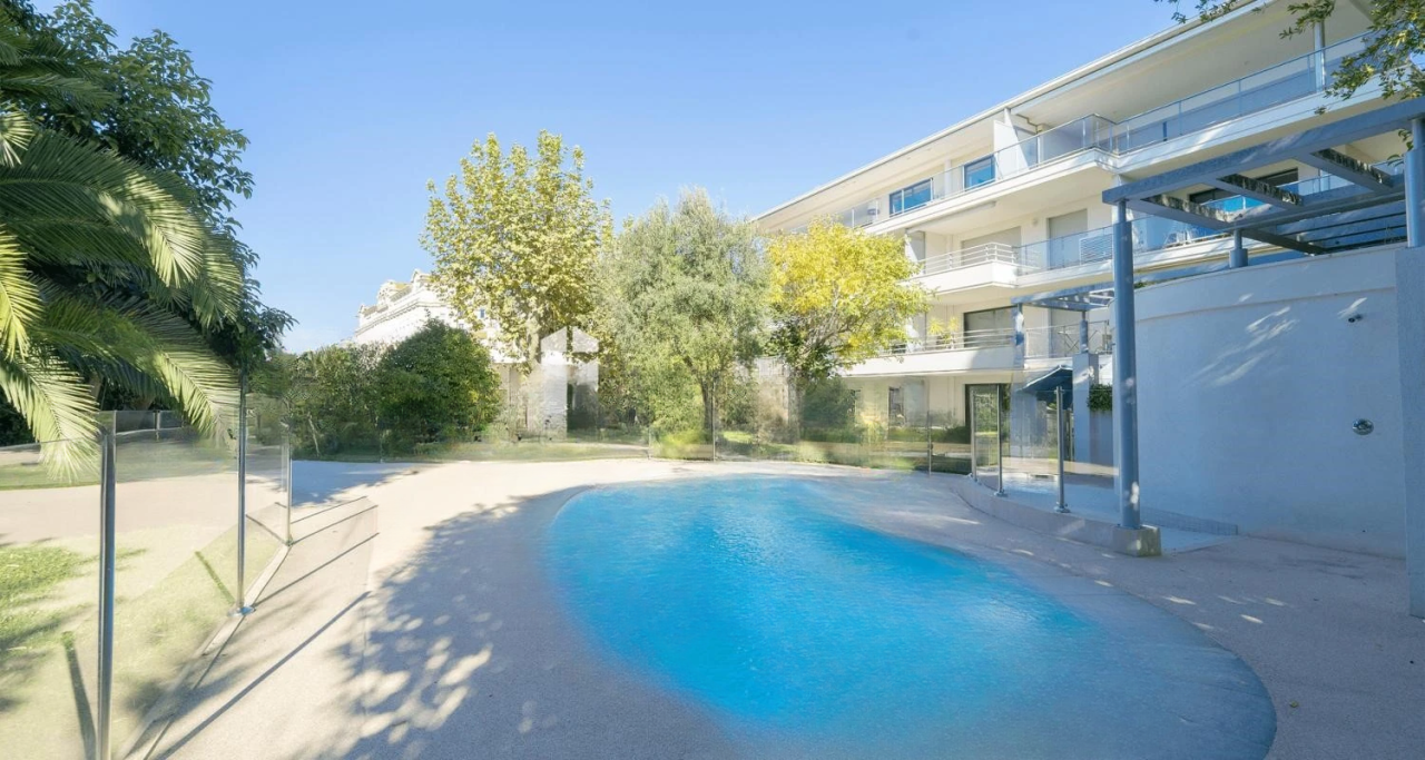 Flat in Cannes, France, 67 m² - picture 1