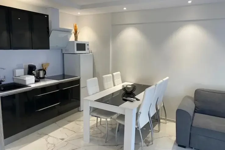 Flat in Cannes, France, 34 m² - picture 1