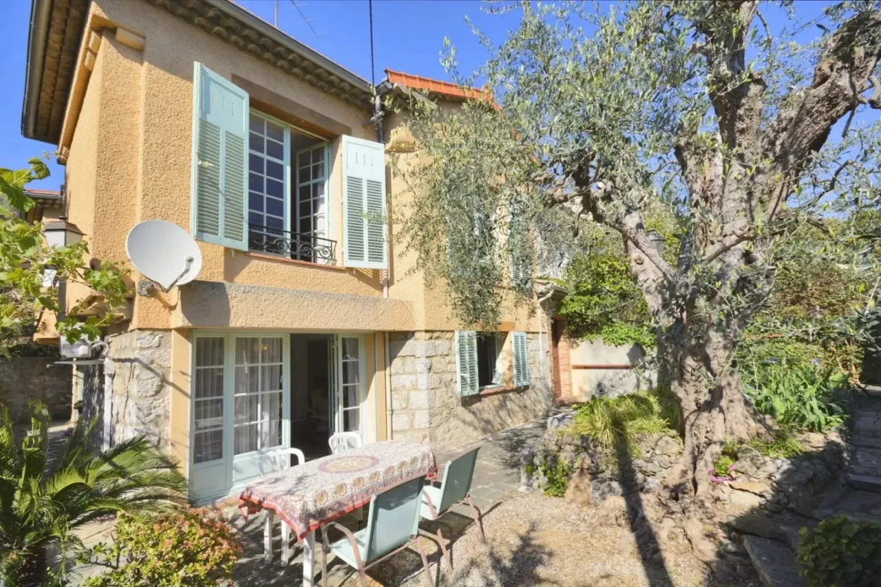 House in Cannes, France, 164 m² - picture 1