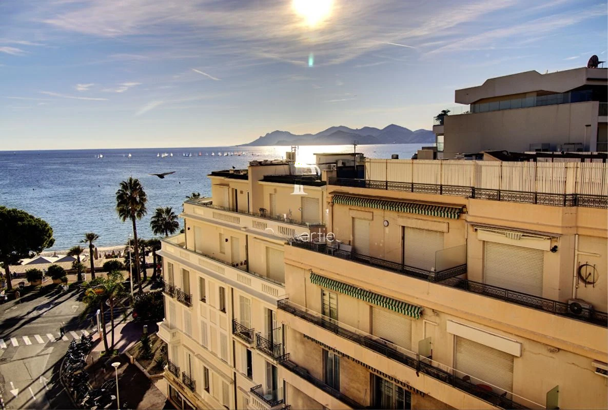 Flat in Cannes, France, 71 m² - picture 1
