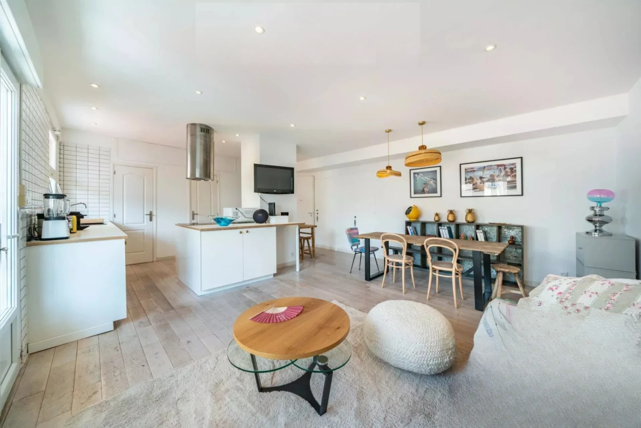 Flat in Cannes, France, 65 m² - picture 1