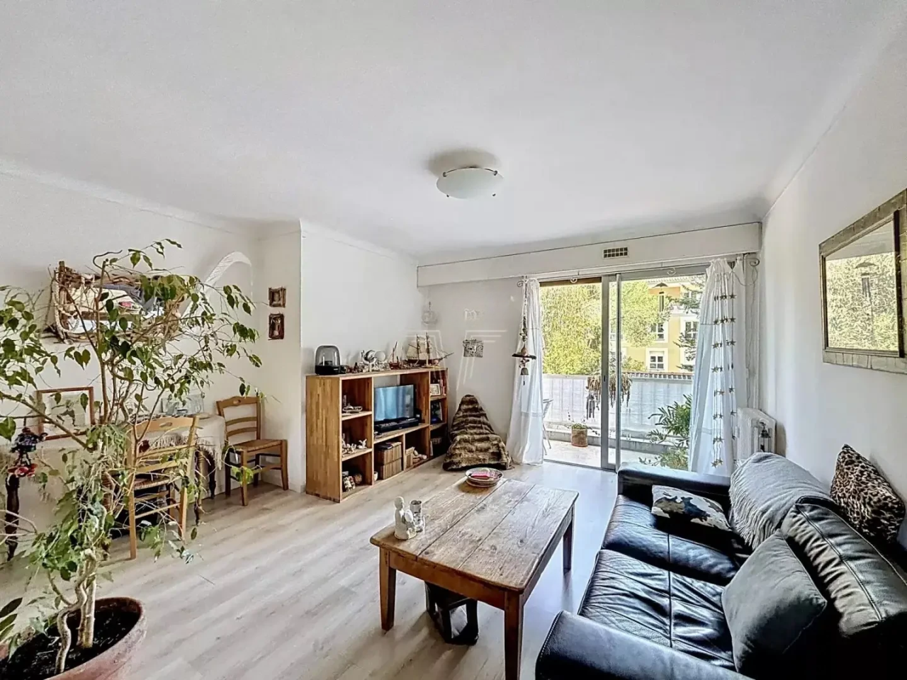 Flat in Cannes, France, 67 m² - picture 2
