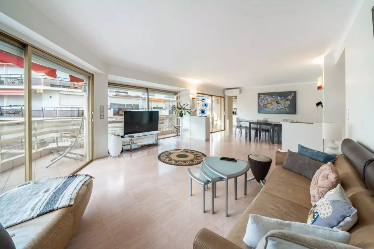 Flat in Cannes, France, 100 m² - picture 2