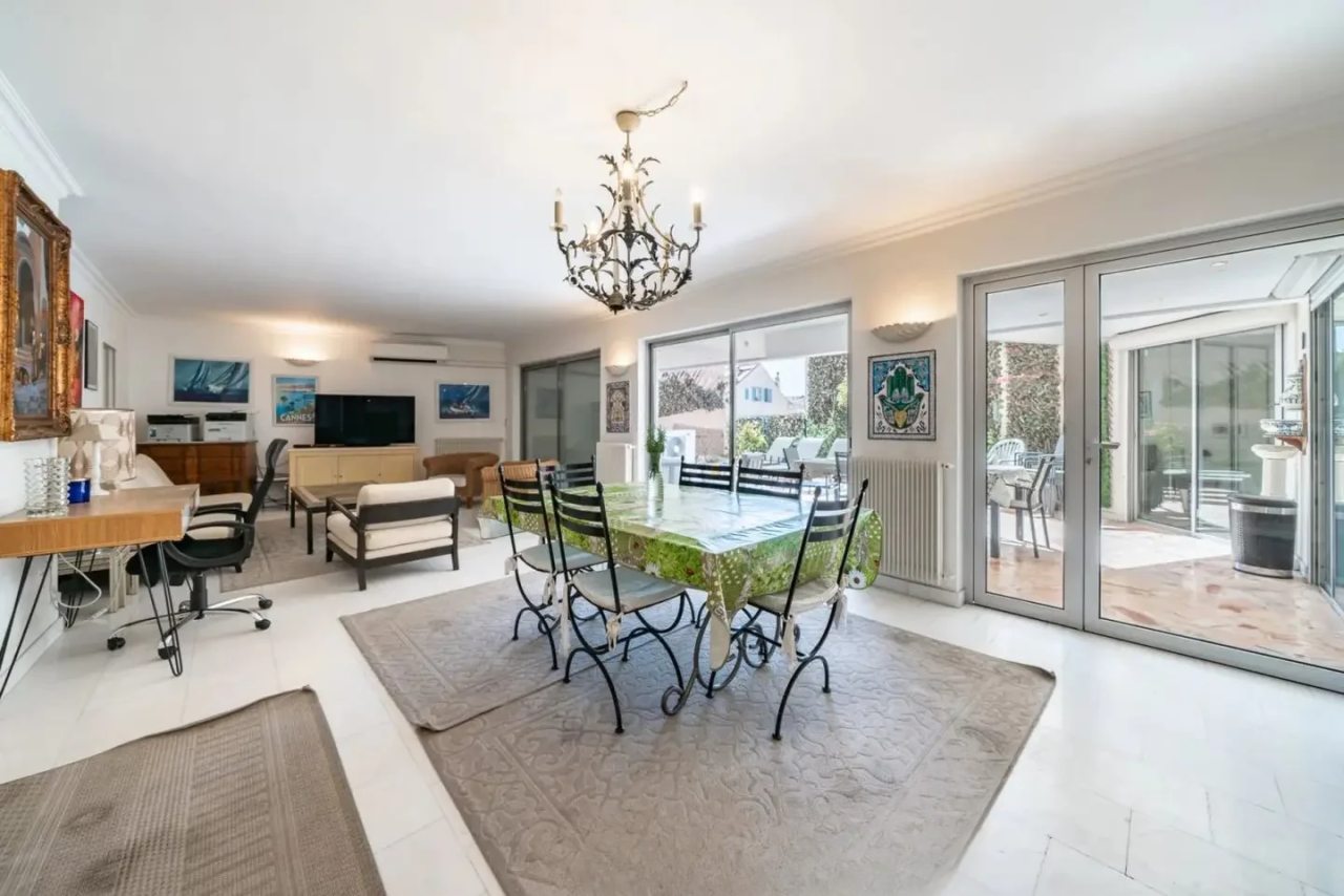 Flat in Cannes, France, 193 m² - picture 2