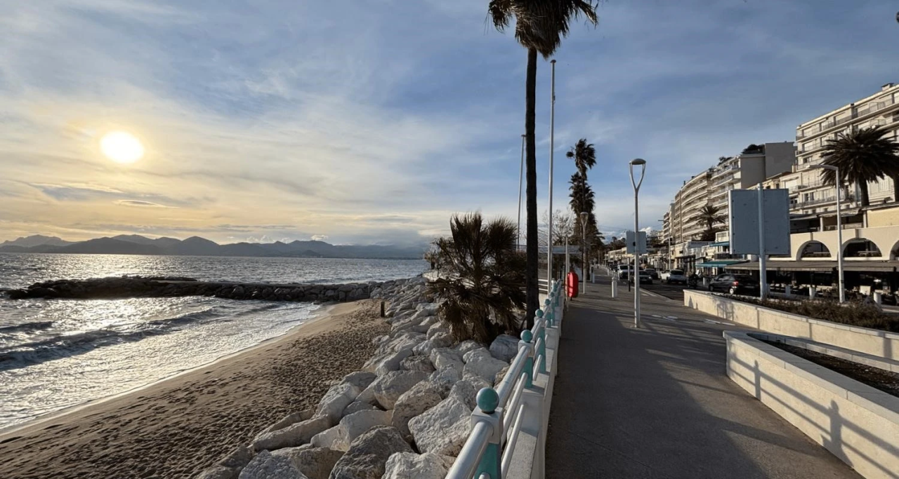 Flat in Cannes, France, 67 m² - picture 2