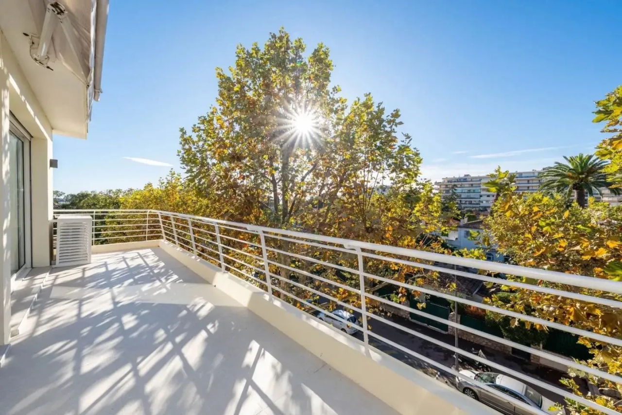 Flat in Cannes, France, 64 m² - picture 2