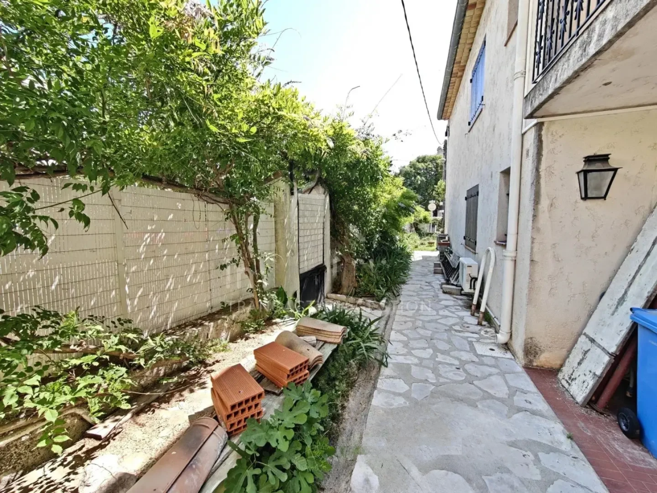 Flat in Cannes, France, 77 m² - picture 2