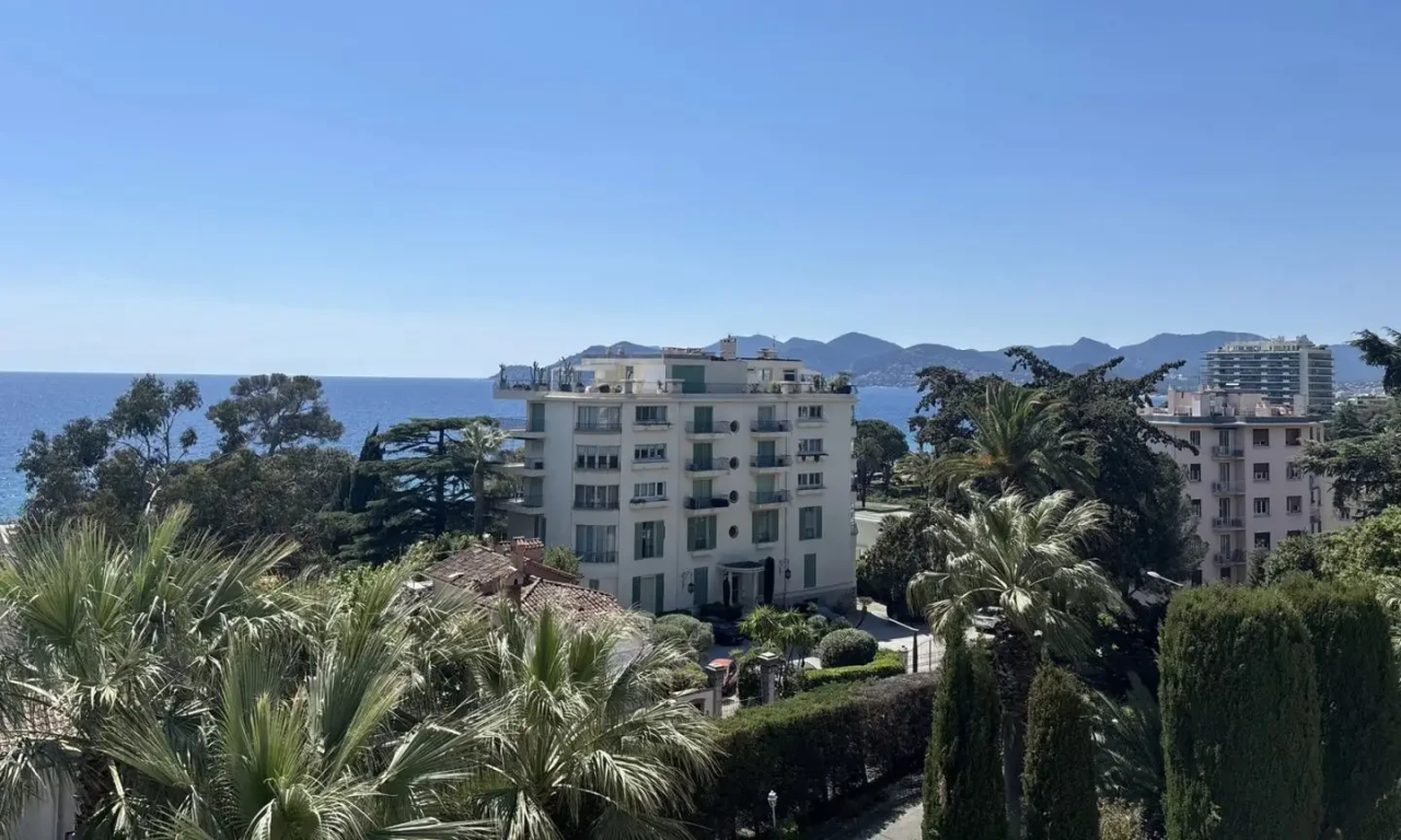Flat in Cannes, France, 30 m² - picture 2