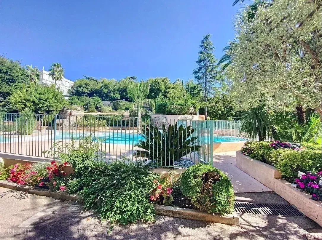 Flat in Cannes, France, 52 m² - picture 2
