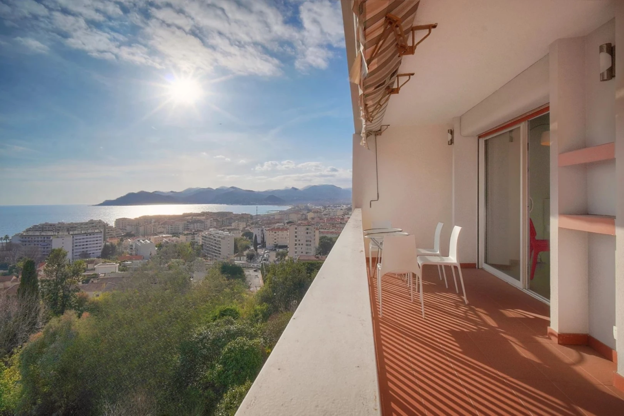 Flat in Cannes, France, 64 m² - picture 2