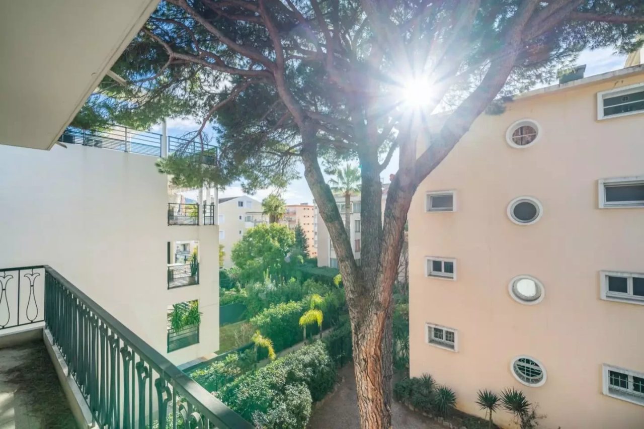 Flat in Cannes, France, 86 m² - picture 2