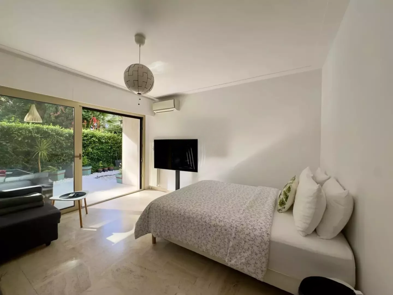 Flat in Cannes, France, 31 m² - picture 3