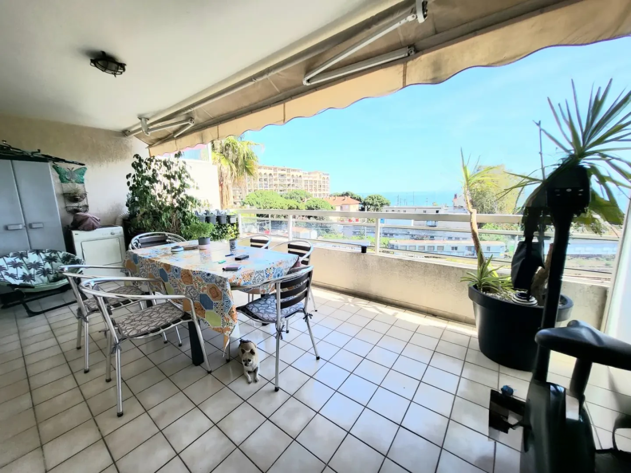 Flat in Cannes, France, 65 m² - picture 3