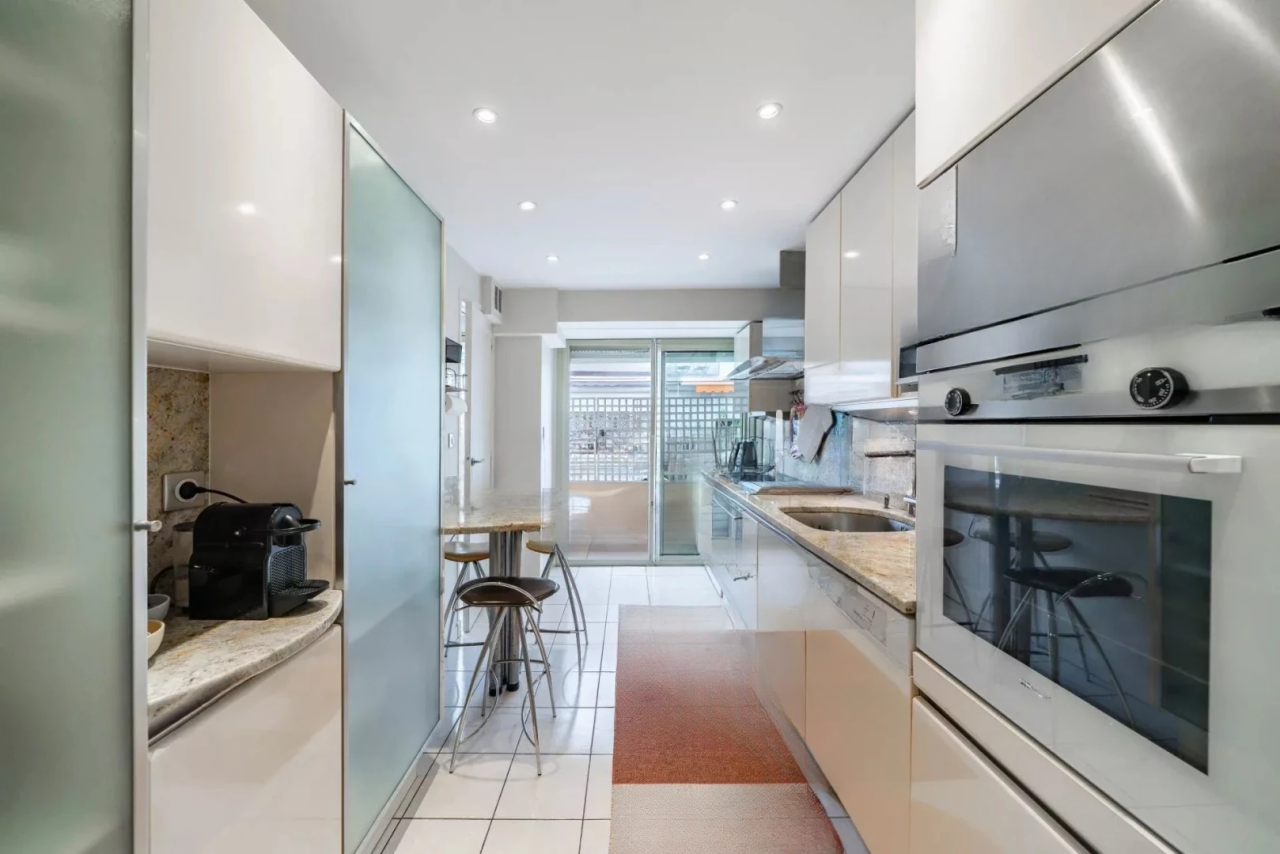 Flat in Cannes, France, 100 m² - picture 3
