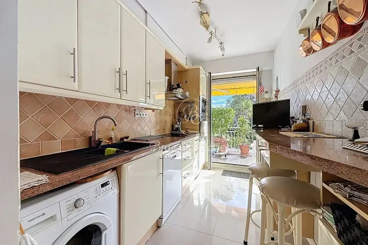 Flat in Cannes, France, 89 m² - picture 3