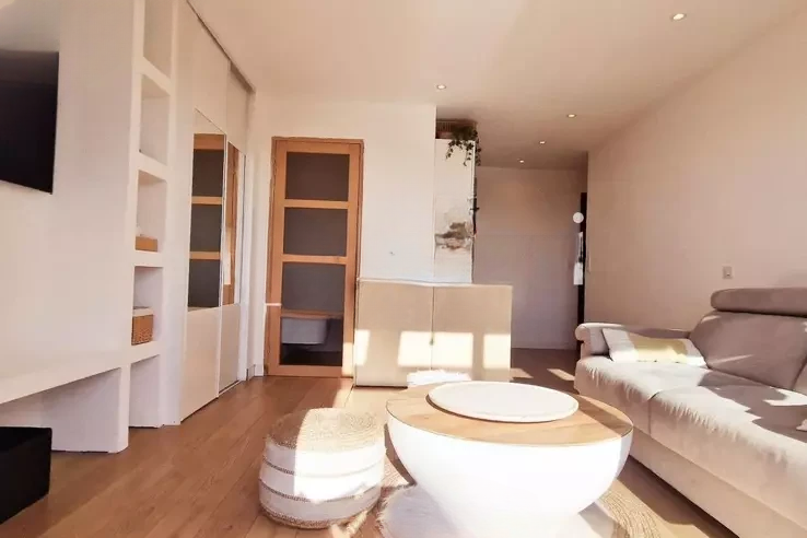 Flat in Cannes, France, 24 m² - picture 2