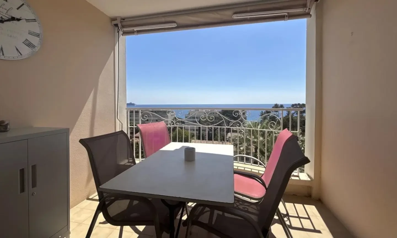 Flat in Cannes, France, 30 m² - picture 4