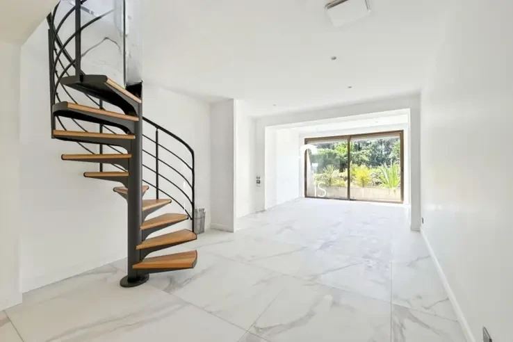 Flat in Cannes, France, 270 m² - picture 2