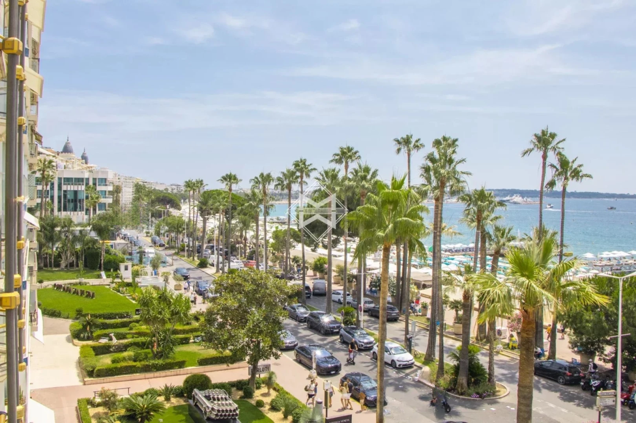 Flat in Cannes, France, 342 m² - picture 5