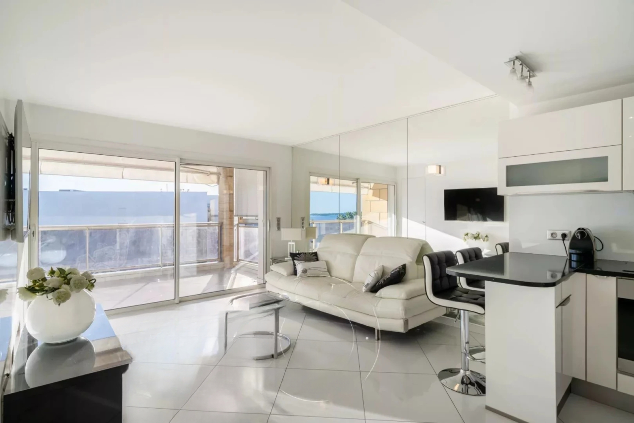 Flat in Cannes, France, 53 m² - picture 5