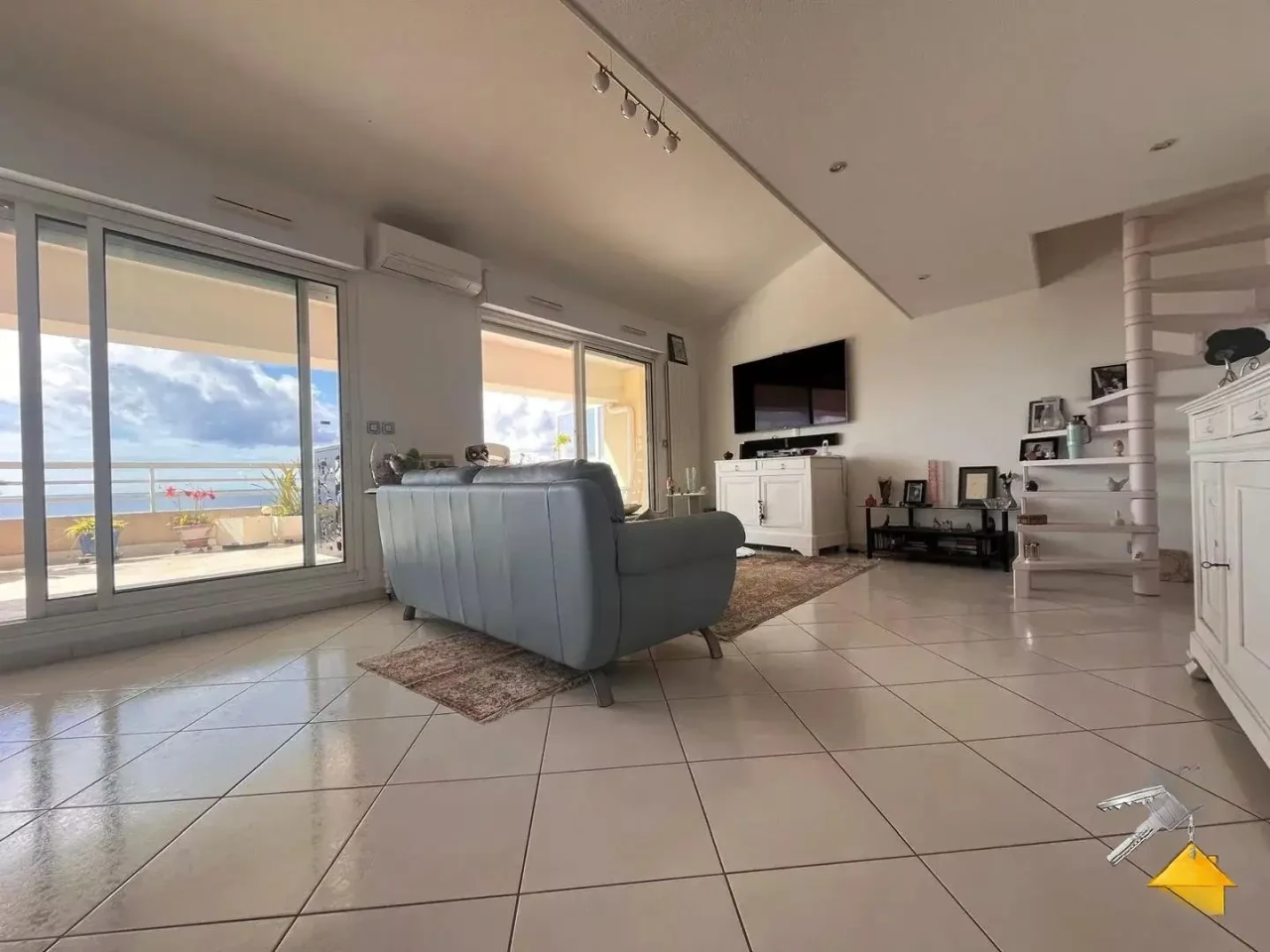 Flat in Cannes, France, 80 m² - picture 6