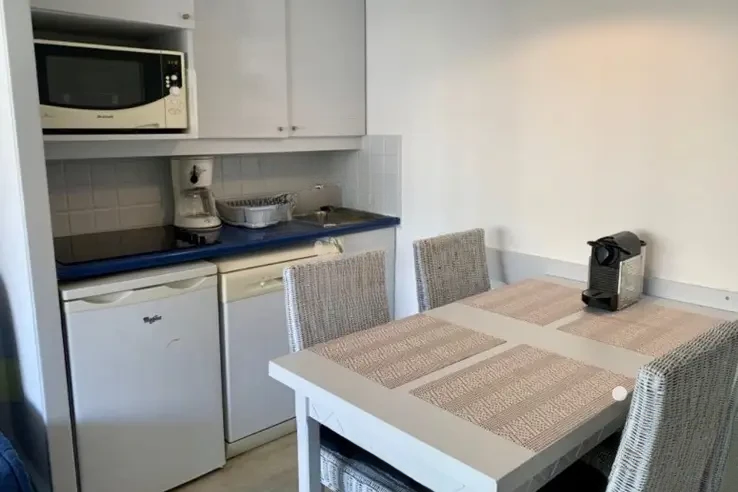 Flat in Cannes, France, 26 m² - picture 2