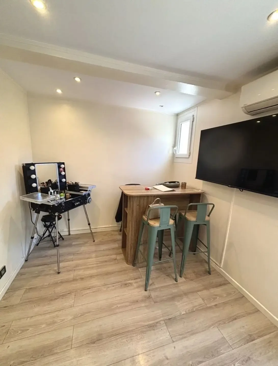 Flat in Cannes, France, 53 m² - picture 6