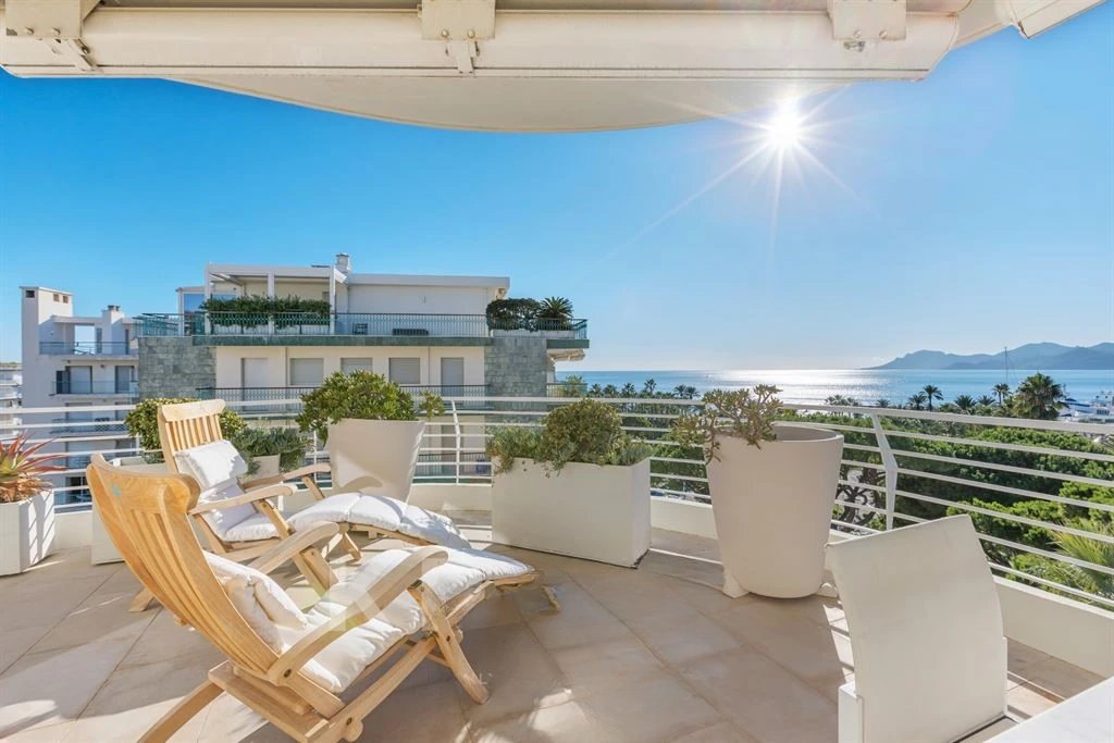 Flat in Cannes, France, 281 m² - picture 9