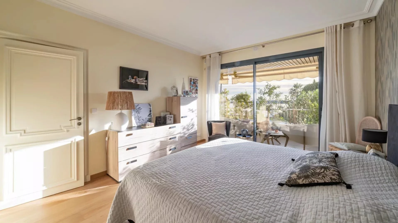 Flat in Cannes, France, 127 m² - picture 9