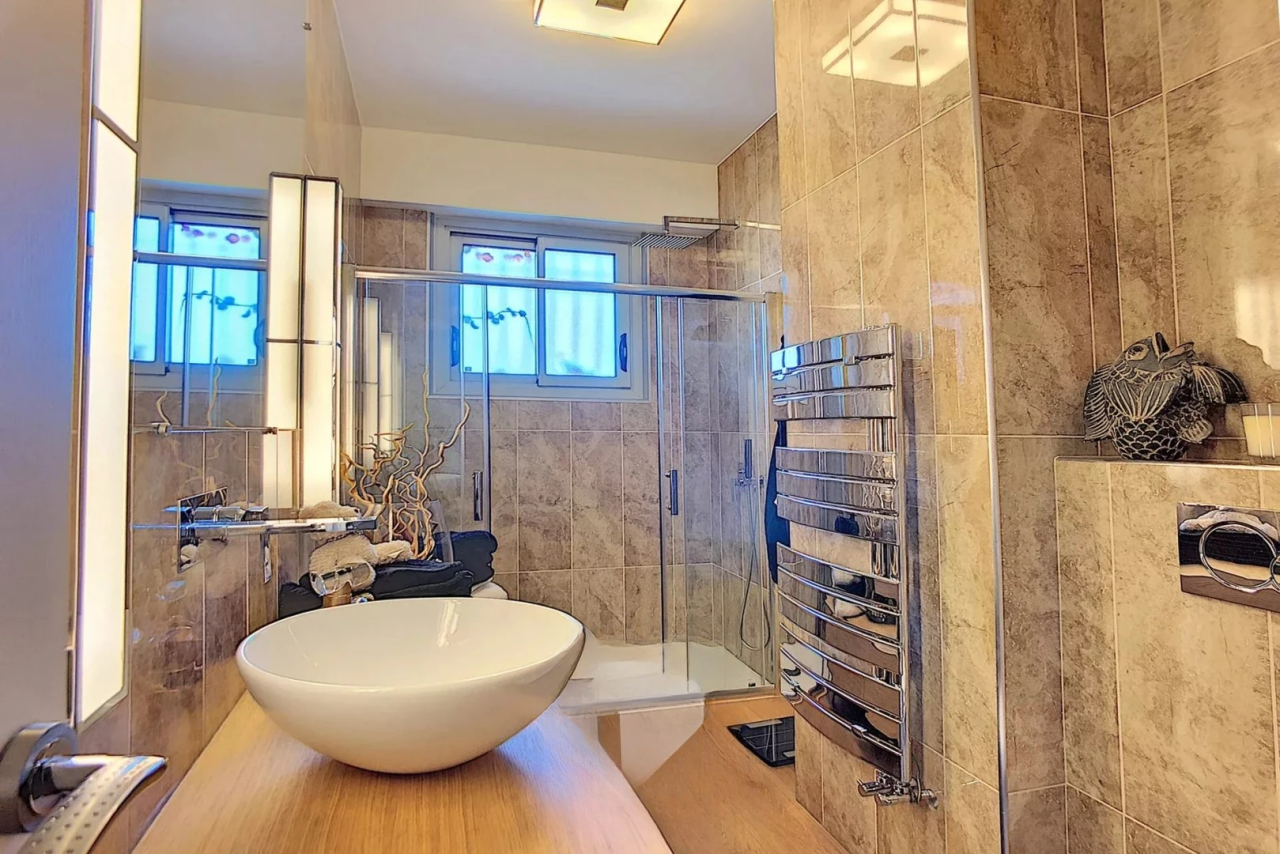 Flat in Cannes, France, 143 m² - picture 11