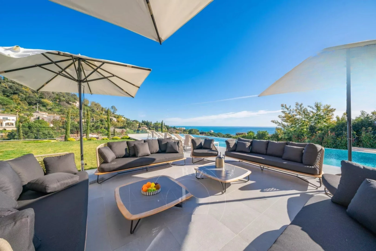 Flat in Cannes, France, 447 m² - picture 12
