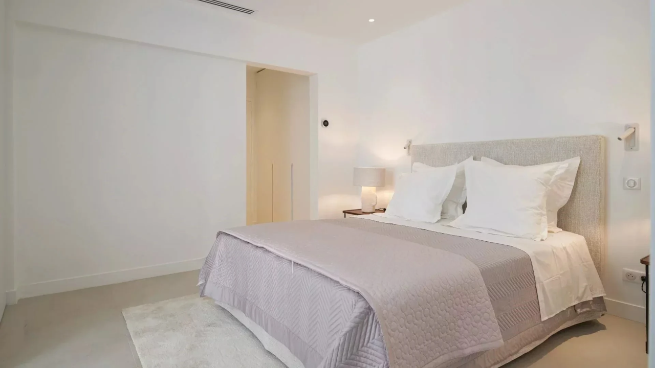 Flat in Cannes, France, 132 m² - picture 12