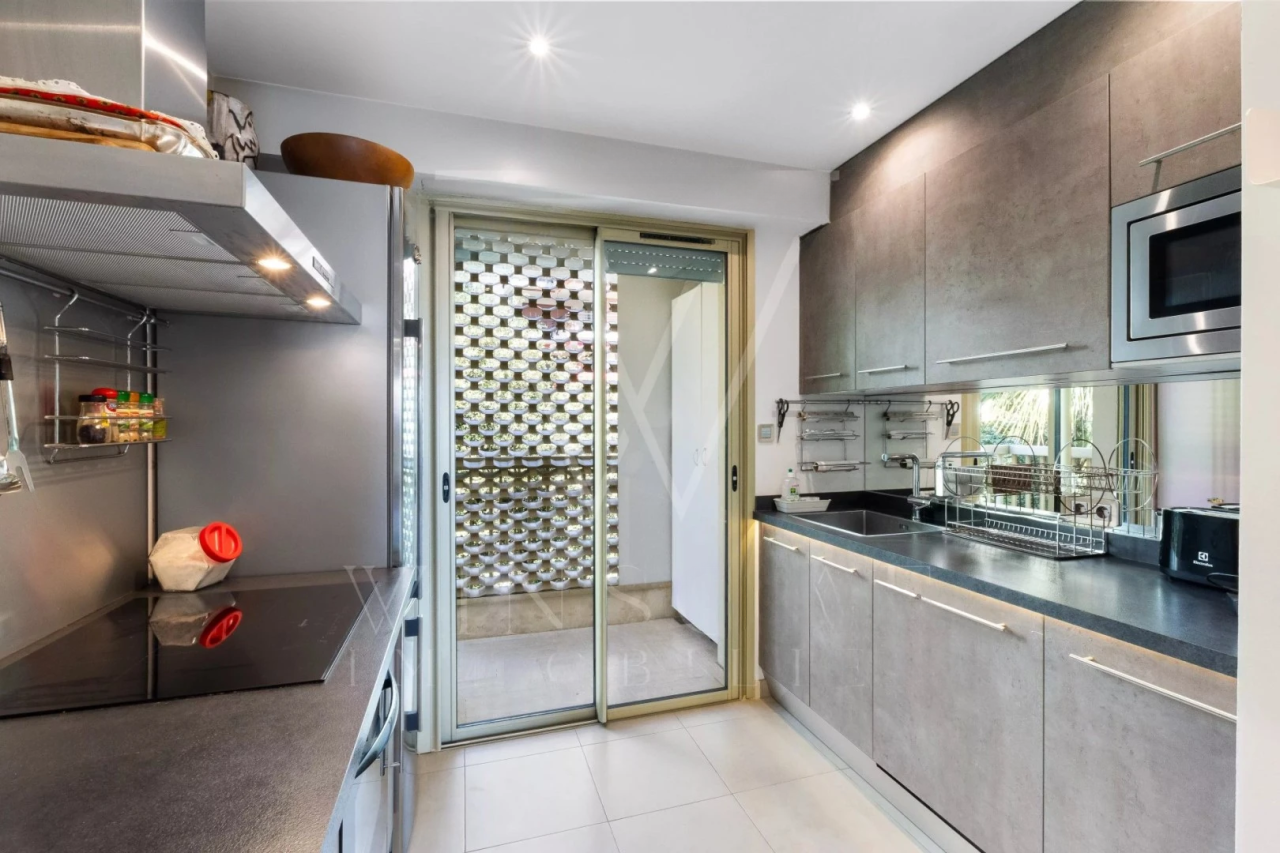 Flat in Cannes, France, 77 m² - picture 12