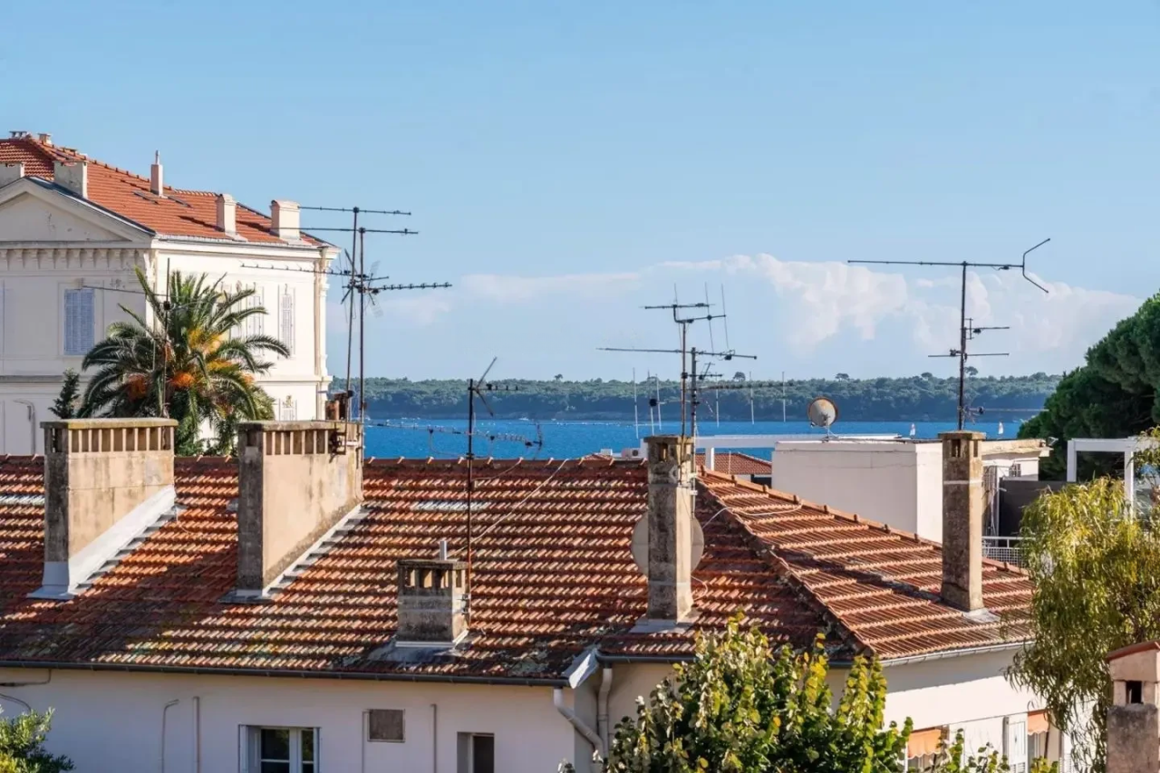 Flat in Cannes, France, 64 m² - picture 12