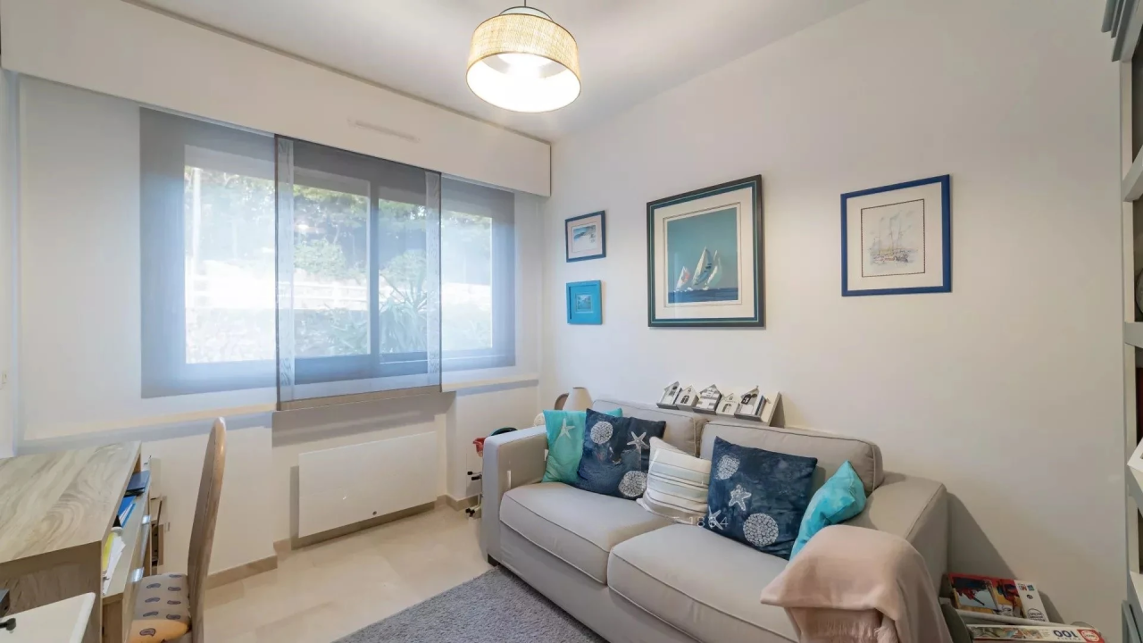 Flat in Cannes, France, 127 m² - picture 13