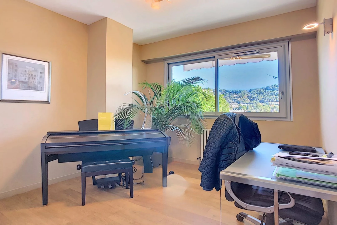 Flat in Cannes, France, 143 m² - picture 14