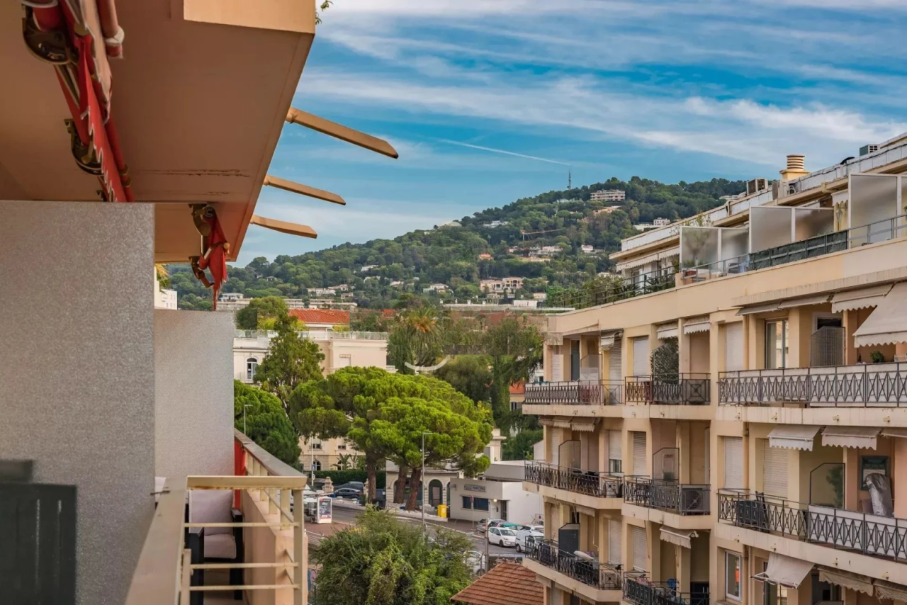 Flat in Cannes, France, 100 m² - picture 14