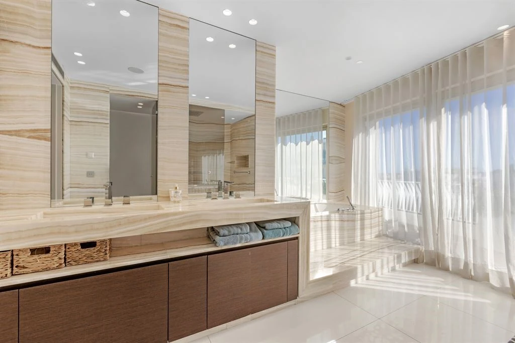 Flat in Cannes, France, 281 m² - picture 15