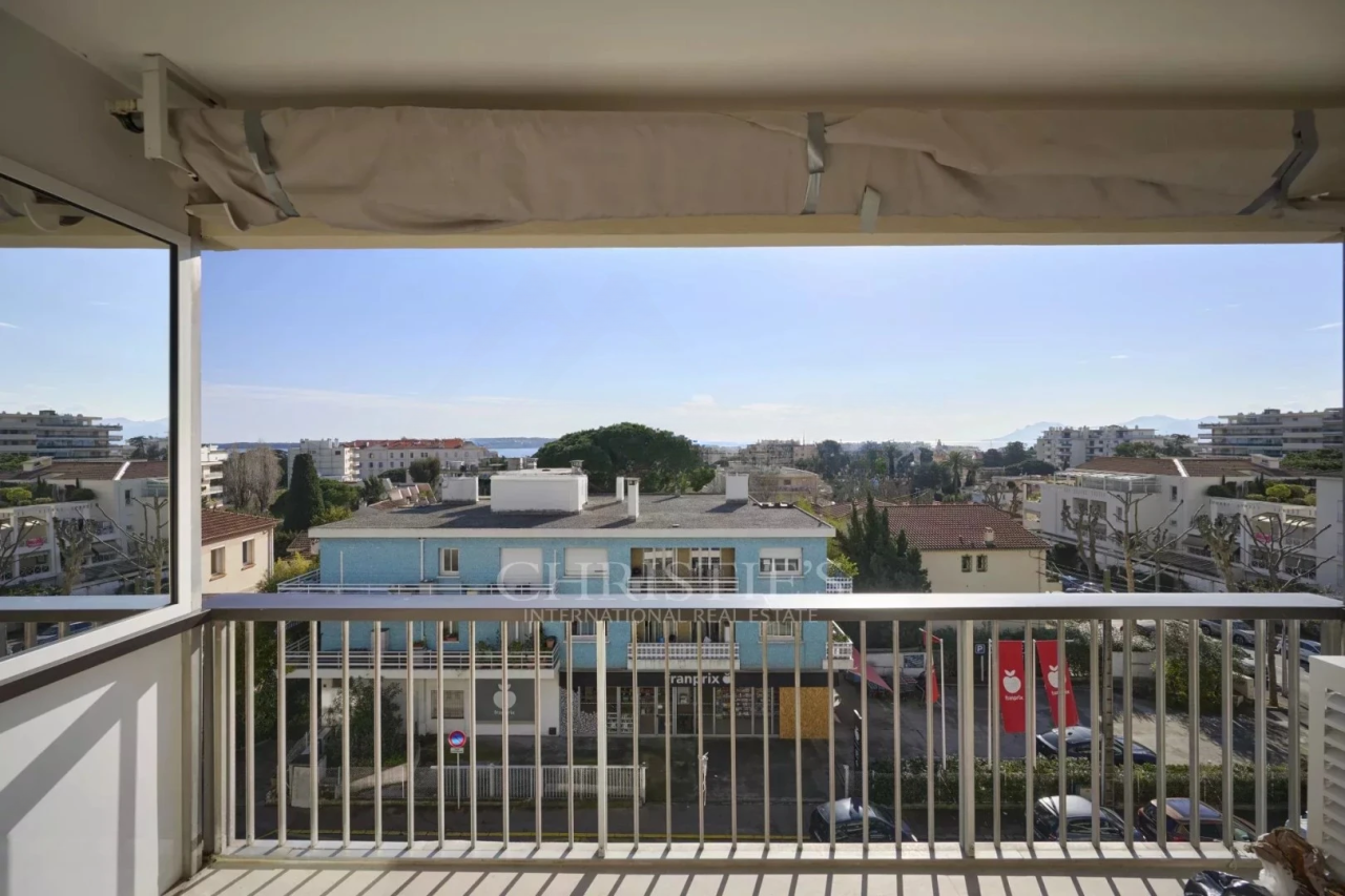 Flat in Cannes, France, 54 m² - picture 16